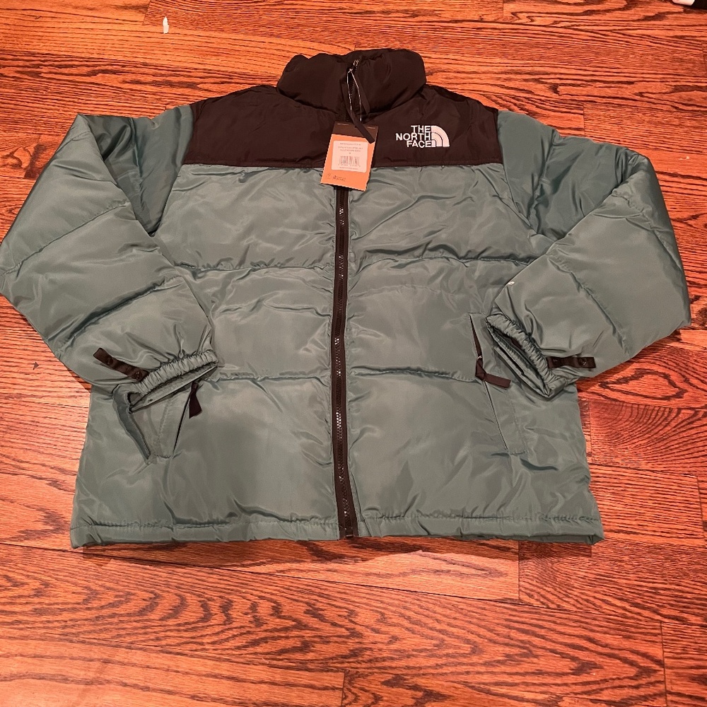 Unisex Down Puffer Jacket Size M NWOT